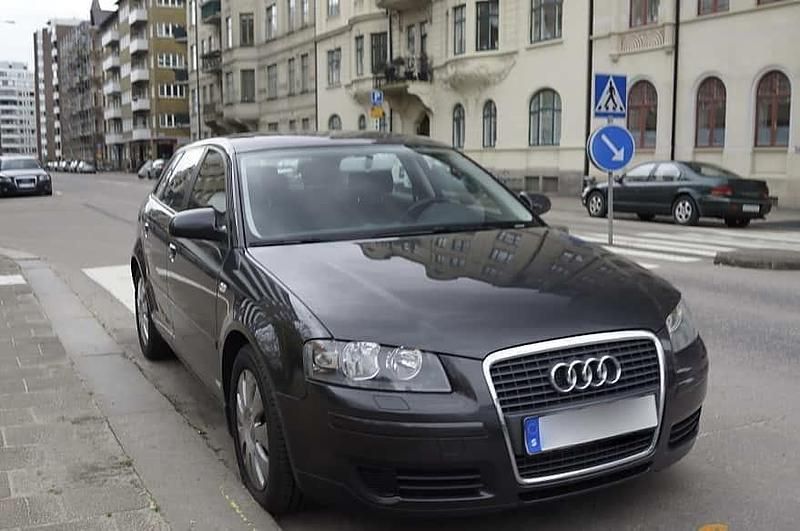 Grå Begagnad 2006 Audi A3 Sportback Comfort Halvkombi | 30 000 kr (Marknadspris) - Bild 1/1