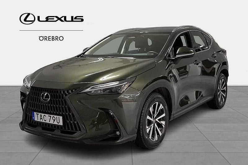 Grön Begagnad 2024 Lexus NX450h+ Business Edition SUV | 564 900 kr (Superpris) - Bild 1/4