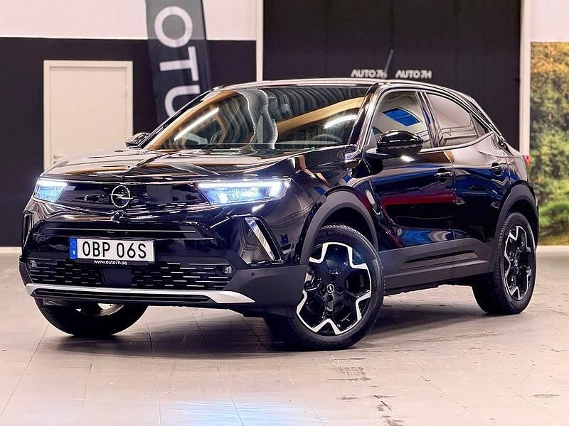 Svart Begagnad 2022 Opel Mokka-e Ultimate SUV | 209 900 kr (Bra pris) - Bild 1/4