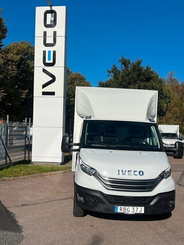 Vit Begagnad 2024 Iveco Daily Van | 648 750 kr - Bild 1/4