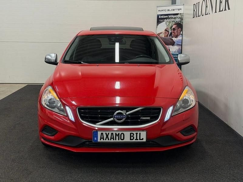 Begagnad Volvo V60 R-Design 116 HK (85 kW) 2012 Röd Kombi