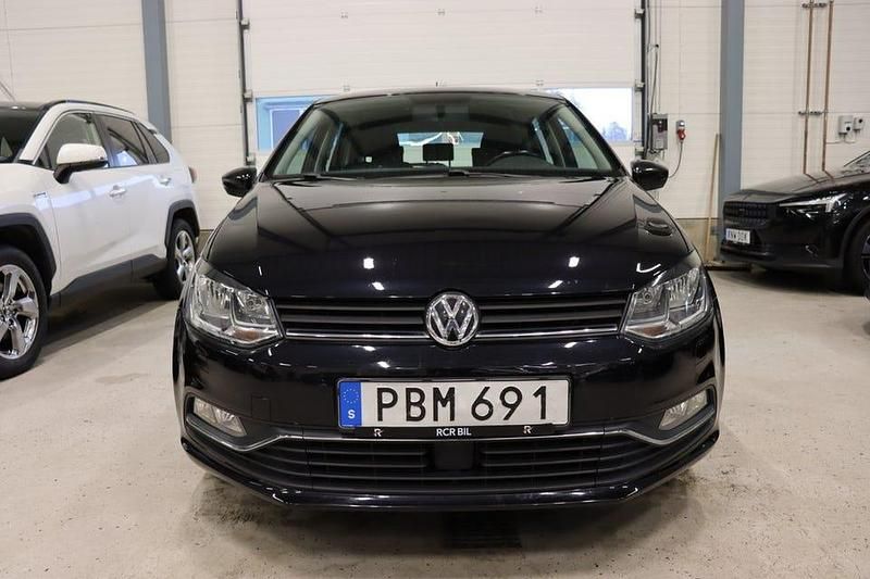 Begagnad VW Polo 90 HK (66 kW) 2016 Svart Halvkombi
