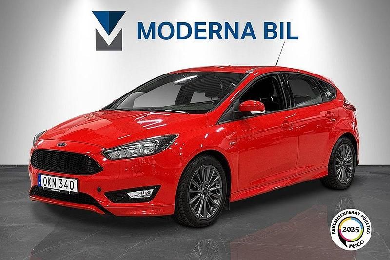 Röd Begagnad 2016 Ford Focus ST-Line Halvkombi | 97 400 kr (Marknadspris) - Bild 1/4