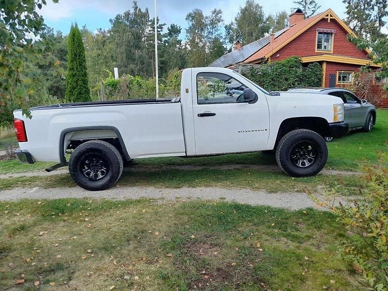 Vit Begagnad 2008 Chevrolet Silverado Sedan | 135 000 kr - Bild 1/4