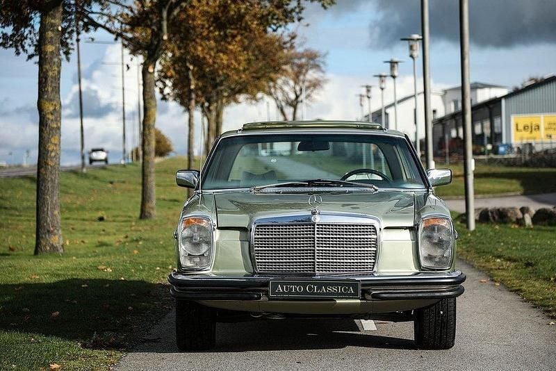 Begagnad Mercedes 280 185 HK (136 kW) 1974 Ljusgrön Sportkupé