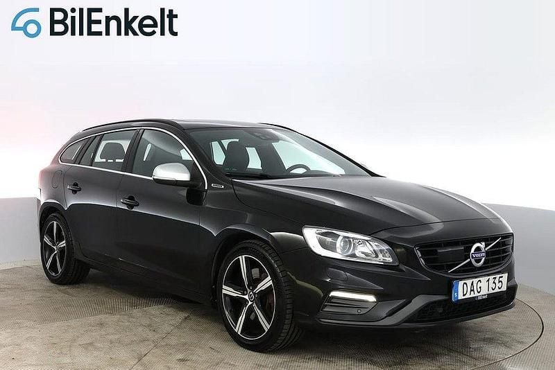 Svart Begagnad 2018 Volvo V60 R-Design Kombi | 198 900 kr (Superpris) - Bild 1/4