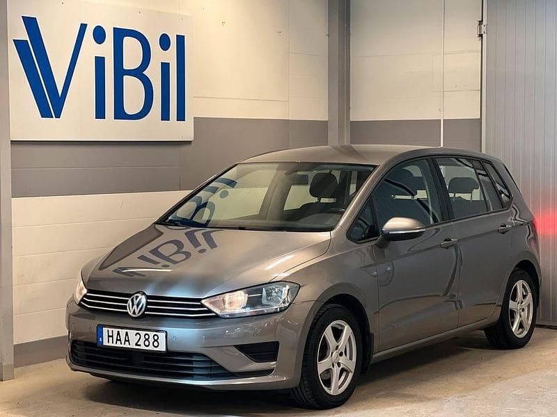 Grå Begagnad 2015 VW Golf VII Halvkombi | 124 900 kr (Marknadspris) - Bild 1/4