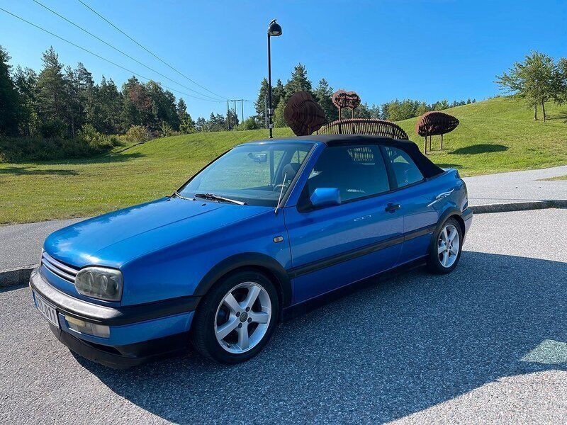 Blå Begagnad 1998 VW Golf Cabriolet Edition Cab | 39 000 kr - Bild 1/4