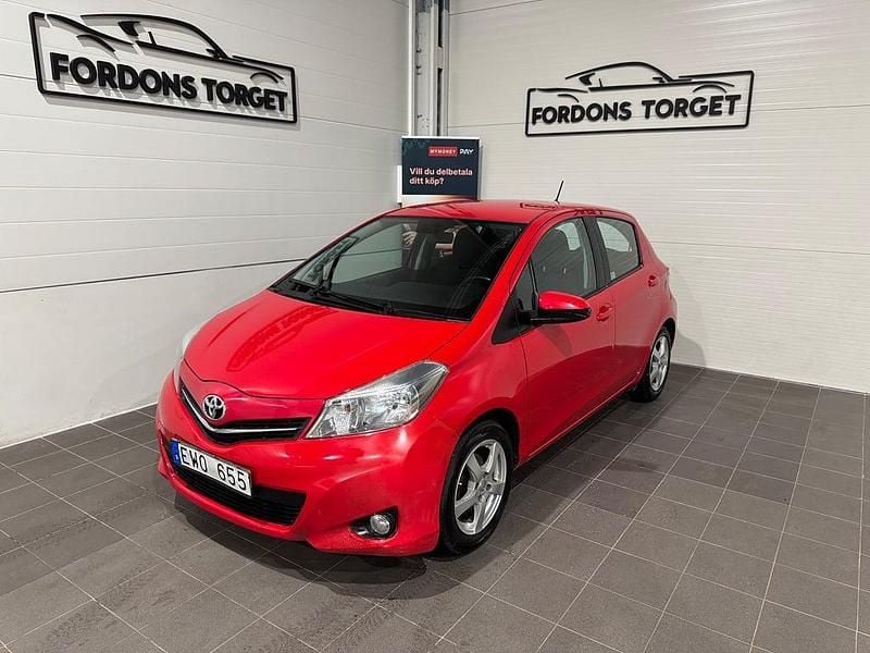 Röd Begagnad 2012 Toyota Yaris Active Halvkombi | 42 900 kr (Bra pris) - Bild 1/4