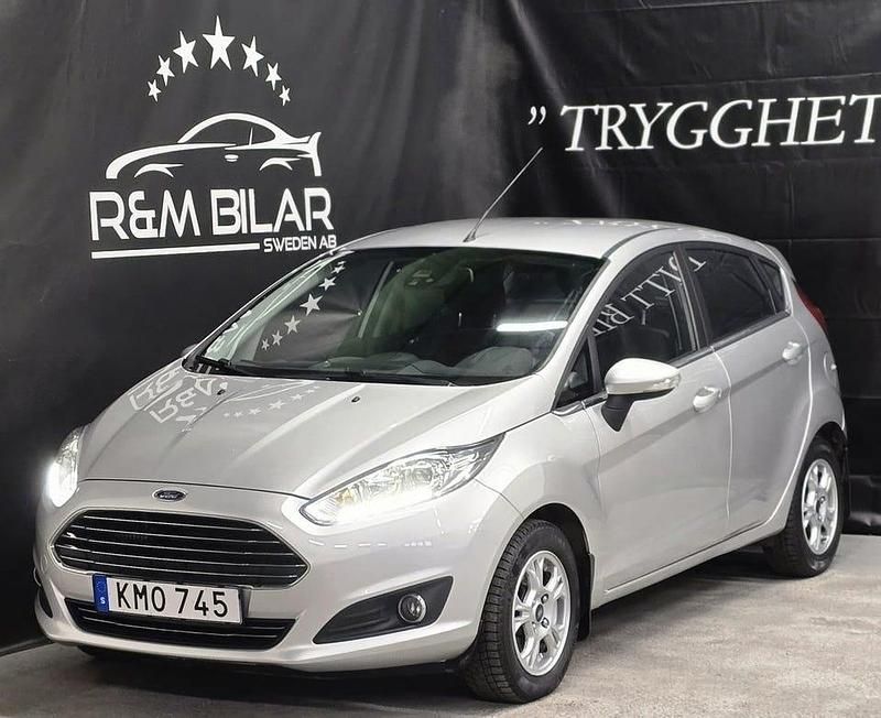 Begagnad Ford Fiesta 101 HK (74 kW) 2015 Grå Halvkombi