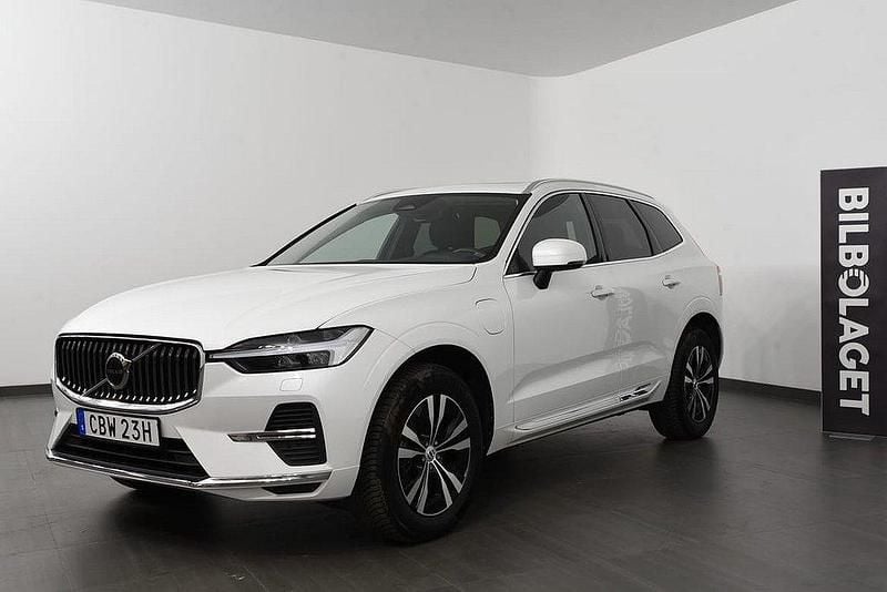 Vit Begagnad 2023 Volvo XC60 Core SUV | 474 500 kr (Marknadspris) - Bild 1/4