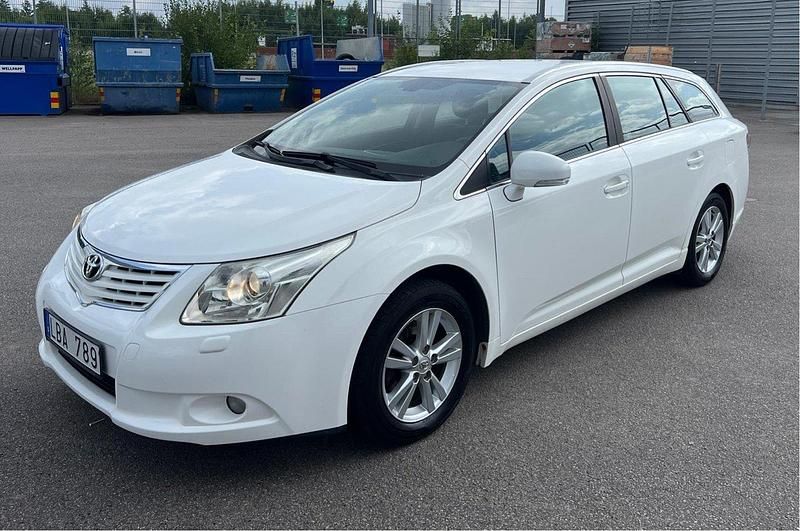 Vit Begagnad 2010 Toyota Avensis Business Edition Kombi | 63 900 kr (Bra pris) - Bild 1/4