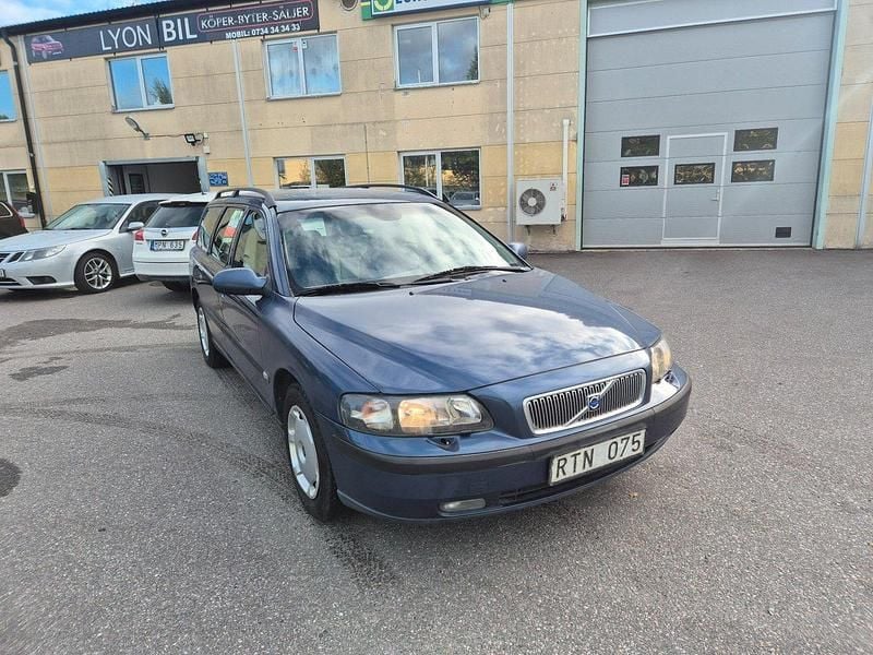 Mörkblå (blå) Begagnad 2003 Volvo V70 Business Edition Kombi | 18 900 kr (Marknadspris) - Bild 1/4