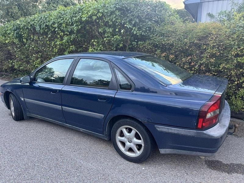Blå Begagnad 2001 Volvo S80 Sedan | 12 000 kr (Marknadspris) - Bild 1/4