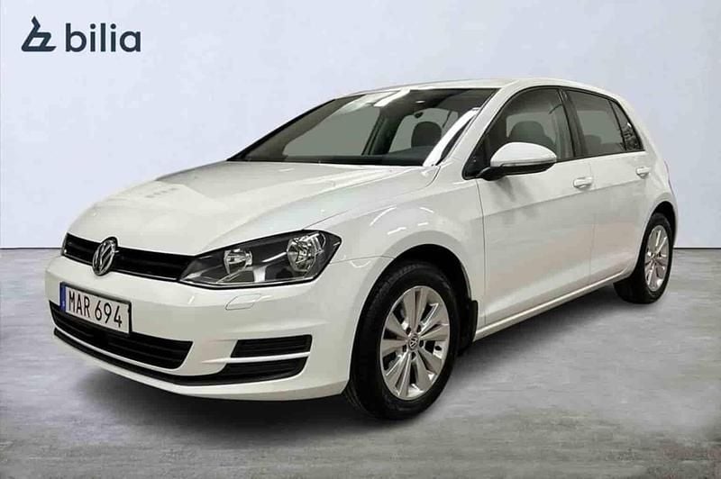 Vit Begagnad 2017 VW Golf VII Halvkombi | 134 800 kr (Marknadspris) - Bild 1/1