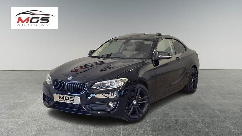 Svart Begagnad 2016 BMW 220 Advantage Sportkupé | 174 900 kr (Marknadspris) - Bild 1/4
