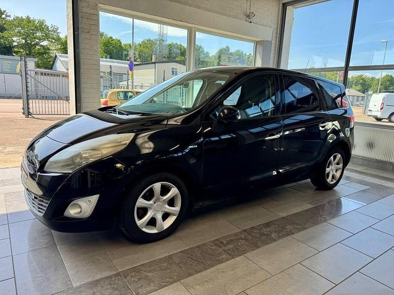 Svart Begagnad 2011 Renault Grand Scénic III Bose Edition Minibuss | 39 900 kr (Bra pris) - Bild 1/4