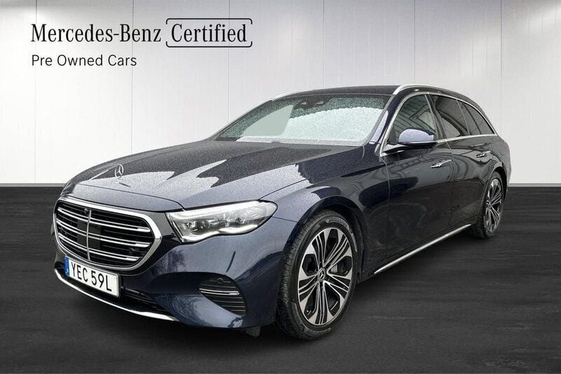 Mörkblå (blå) Begagnad 2024 Mercedes E300 Exclusive Kombi | 789 900 kr - Bild 1/4