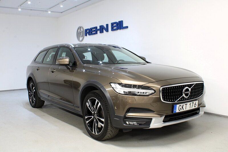 Brun Begagnad 2017 Volvo V90 CC Inscription Kombi | 299 000 kr (Marknadspris) - Bild 1/4