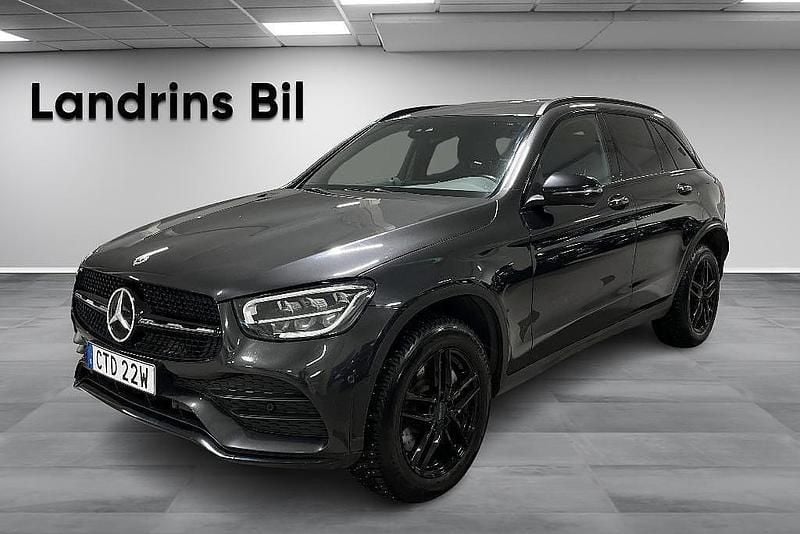 Begagnad Mercedes GLC300e AMG line 194 HK (142 kW) 2022 Grå SUV