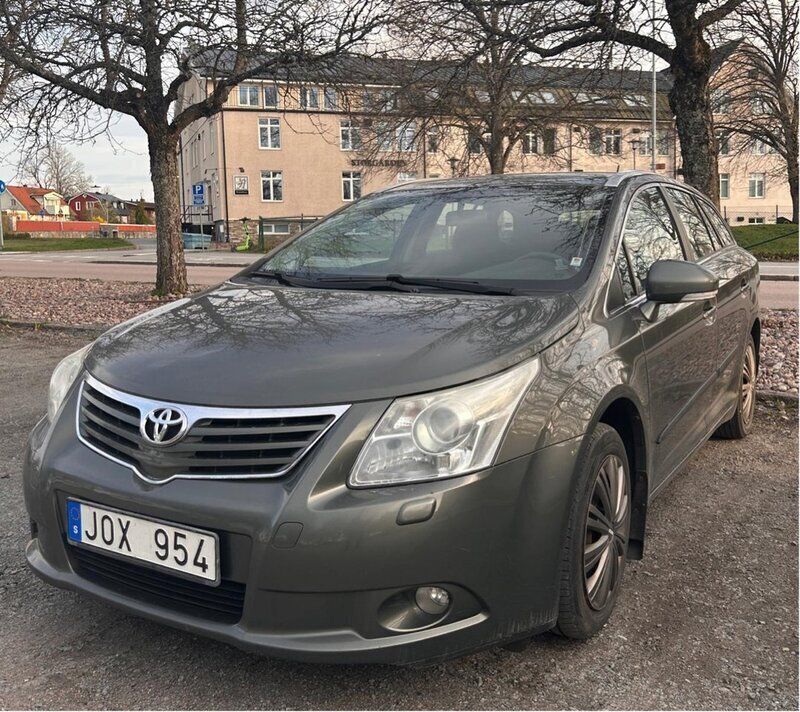 Grön Begagnad 2009 Toyota Avensis Business Edition Kombi | 52 000 kr (Bra pris) - Bild 1/4