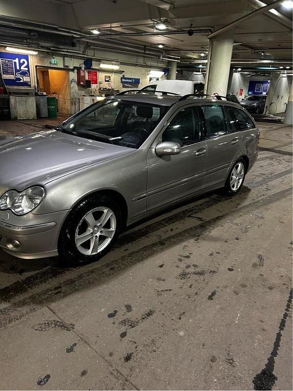 Silver Begagnad 2007 Mercedes C200 Avantgarde Kombi | 38 000 kr (Superpris) - Bild 1/4