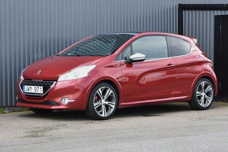 Mörkröd Begagnad 2013 Peugeot 208 GTi Halvkombi | 79 900 kr (Bra pris) - Bild 1/4