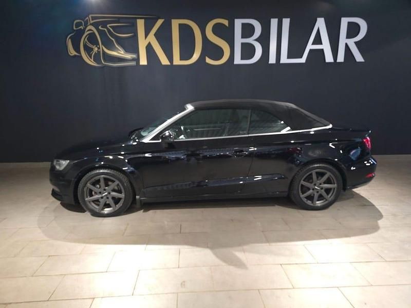 Svart Begagnad 2015 Audi A3 Comfort Cab | 169 500 kr (Marknadspris) - Bild 1/4