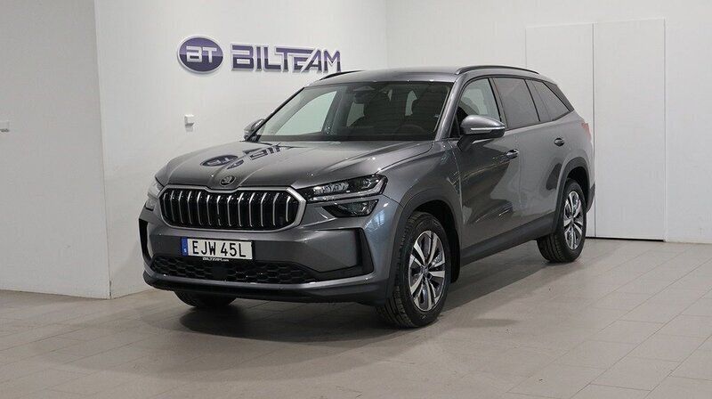 Grå (graphite grey metallic) Ny 2025 Skoda Kodiaq Selection SUV | 463 900 kr (Dyr) - Bild 1/4
