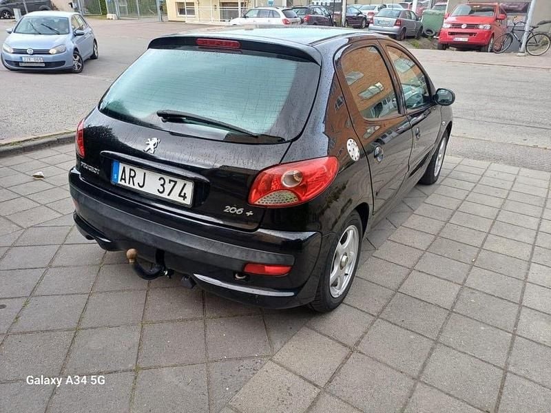 Begagnad Peugeot 206+ 75 HK (55 kW) 2010 Svart Halvkombi