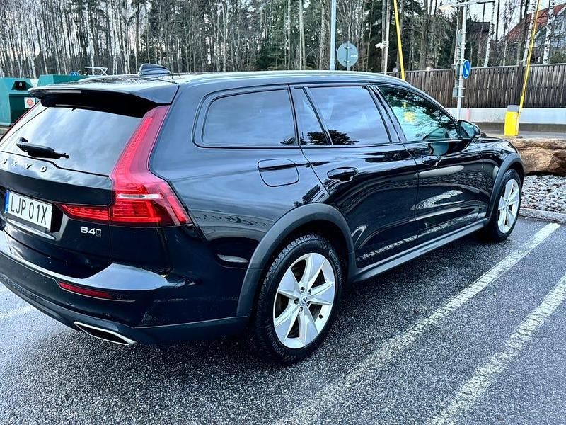 Begagnad Volvo V60 CC 197 HK (144 kW) 2021 Kombi