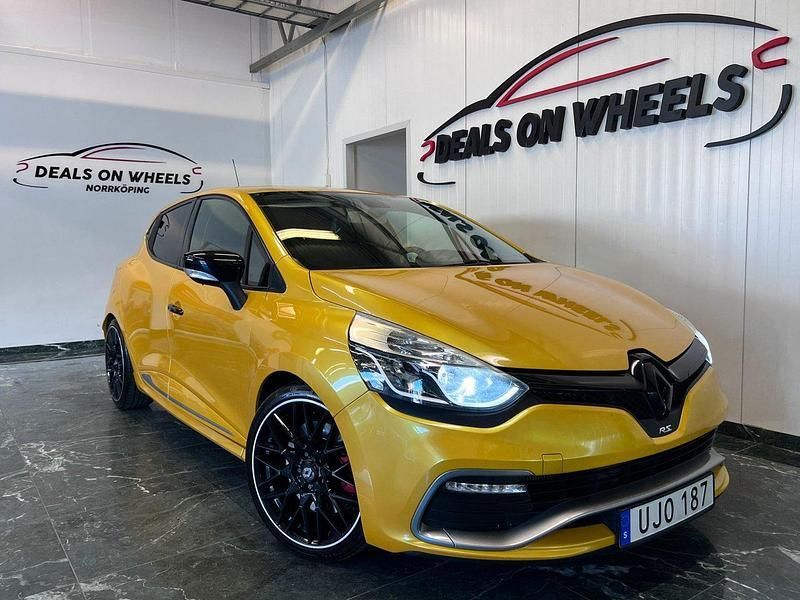 Gul Begagnad 2013 Renault Clio R.S. R.S. Halvkombi | 109 900 kr - Bild 1/4
