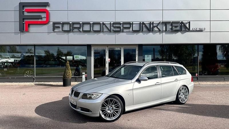 Ljusgrå Begagnad 2007 BMW 325 Advantage Kombi | 59 000 kr (Marknadspris) - Bild 1/4