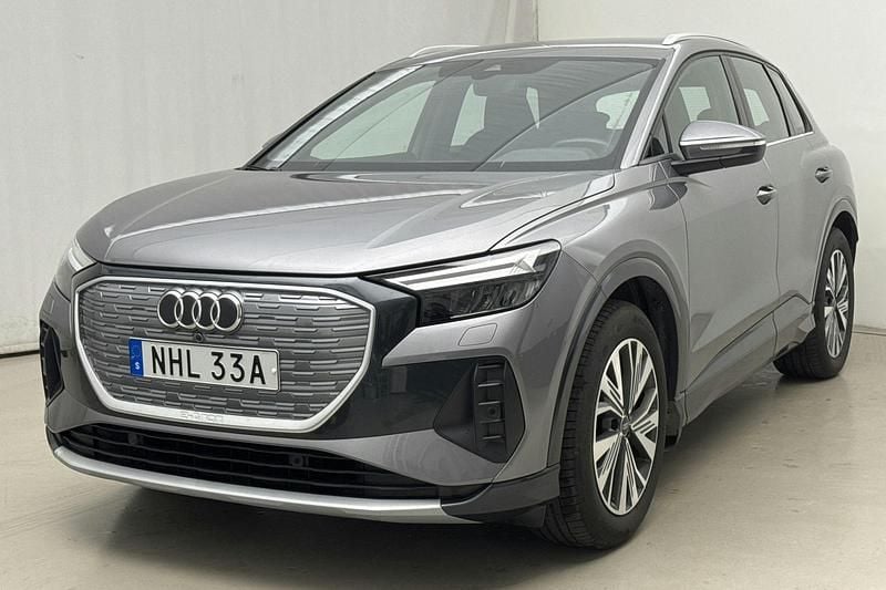 Grå Begagnad 2024 Audi Q4 e-tron Advanced SUV | 420 000 kr (Bra pris) - Bild 1/4