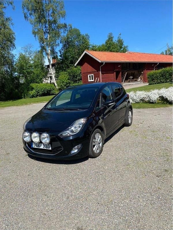 Svart Begagnad 2012 Hyundai ix20 Edition Minibuss | 65 000 kr (Marknadspris) - Bild 1/4