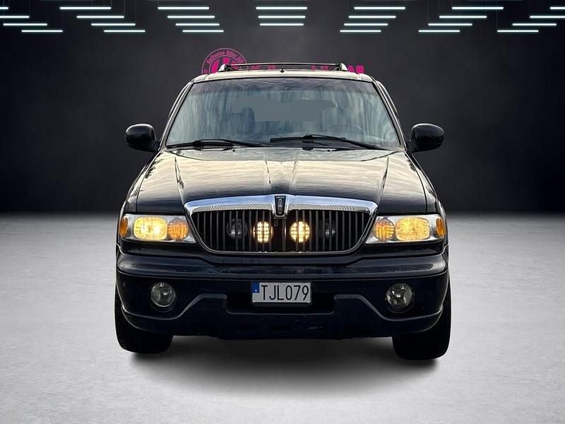 Begagnad Lincoln Navigator 305 HK (224 kW) 2002 Svart SUV