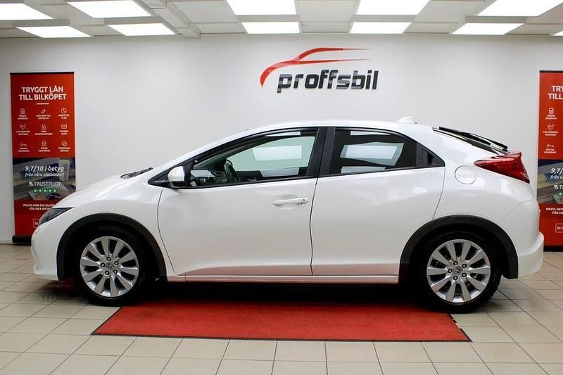 Begagnad Honda Civic Sport 141 HK (103 kW) 2012 Vit Halvkombi