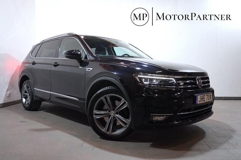 Svart Begagnad 2021 VW Tiguan Allspace R-line SUV | 314 900 kr (Bra pris) - Bild 1/4