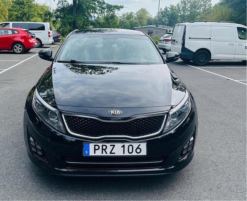 Svart Begagnad 2015 Kia Optima Sedan | 124 900 kr (Marknadspris) - Bild 1/4