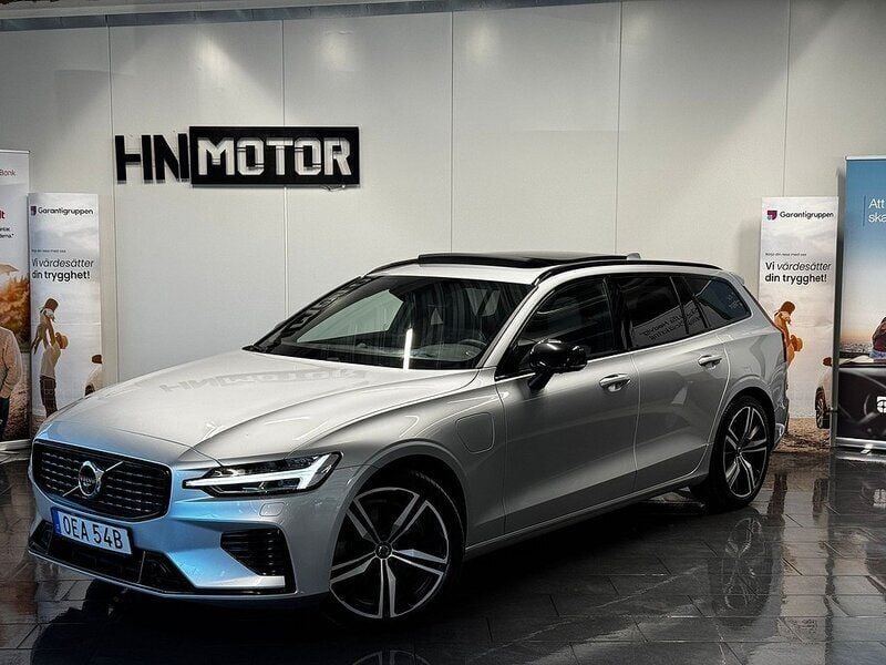 Silver Begagnad 2022 Volvo V60 R-Design Kombi | 419 900 kr (Bra pris) - Bild 1/4