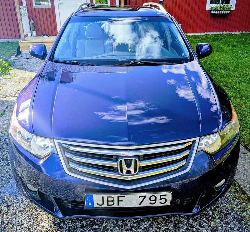 Blå Begagnad 2009 Honda Accord Kombi | 33 000 kr - Bild 1/4