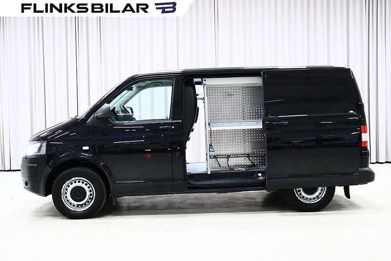 Svart Begagnad 2015 VW Transporter Van | 139 800 kr - Bild 1/4