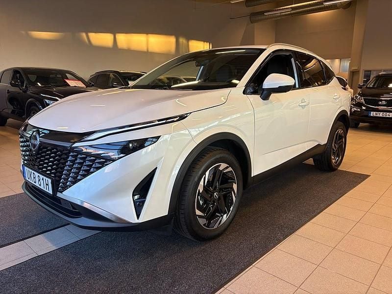 Vit Begagnad 2024 Nissan Qashqai N-Connecta SUV | 338 000 kr (Marknadspris) - Bild 1/4