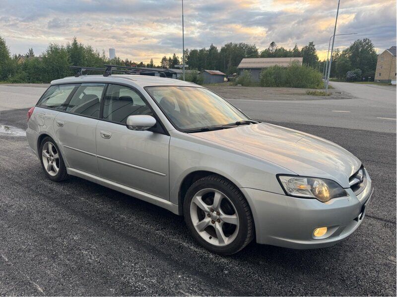 Silver Begagnad 2006 Subaru Legacy Kombi | 30 000 kr (Marknadspris) - Bild 1/4