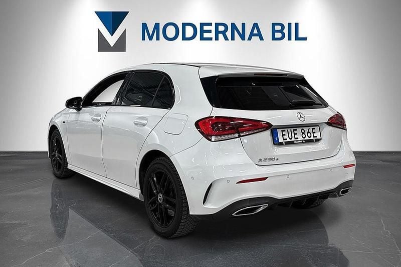 Begagnad Mercedes A250 AMG line 160 HK (117 kW) 2020 Vit Halvkombi