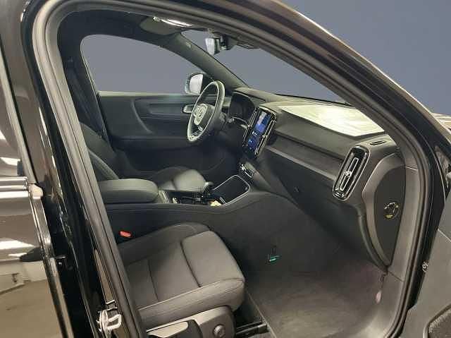 Begagnad Volvo XC40 Core 175 kW (238 HK) 2022 Svart SUV