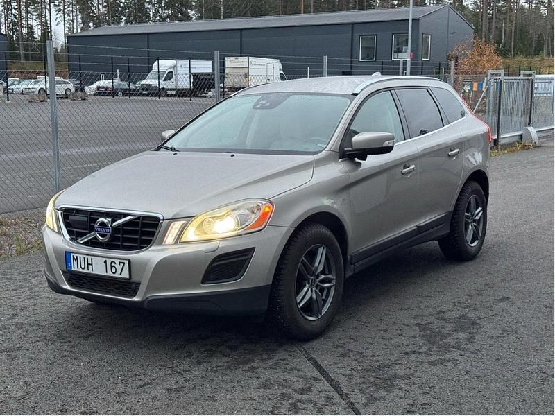 Brun Begagnad 2013 Volvo XC60 Summum SUV | 123 900 kr (Superpris) - Bild 1/4