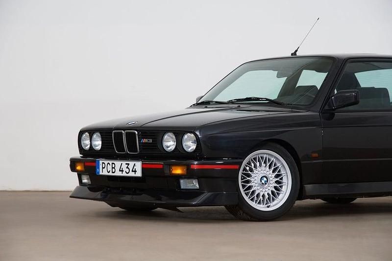 Begagnad BMW M3 194 HK (142 kW) 1987 Svart Sedan