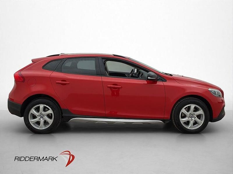 Begagnad Volvo V40 Momentum 114 HK (83 kW) 2014 Röd Halvkombi