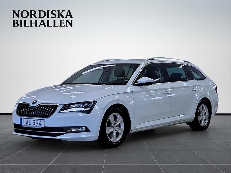 Begagnad Skoda Superb Business Line 190 HK (139 kW) 2018 Vit Kombi
